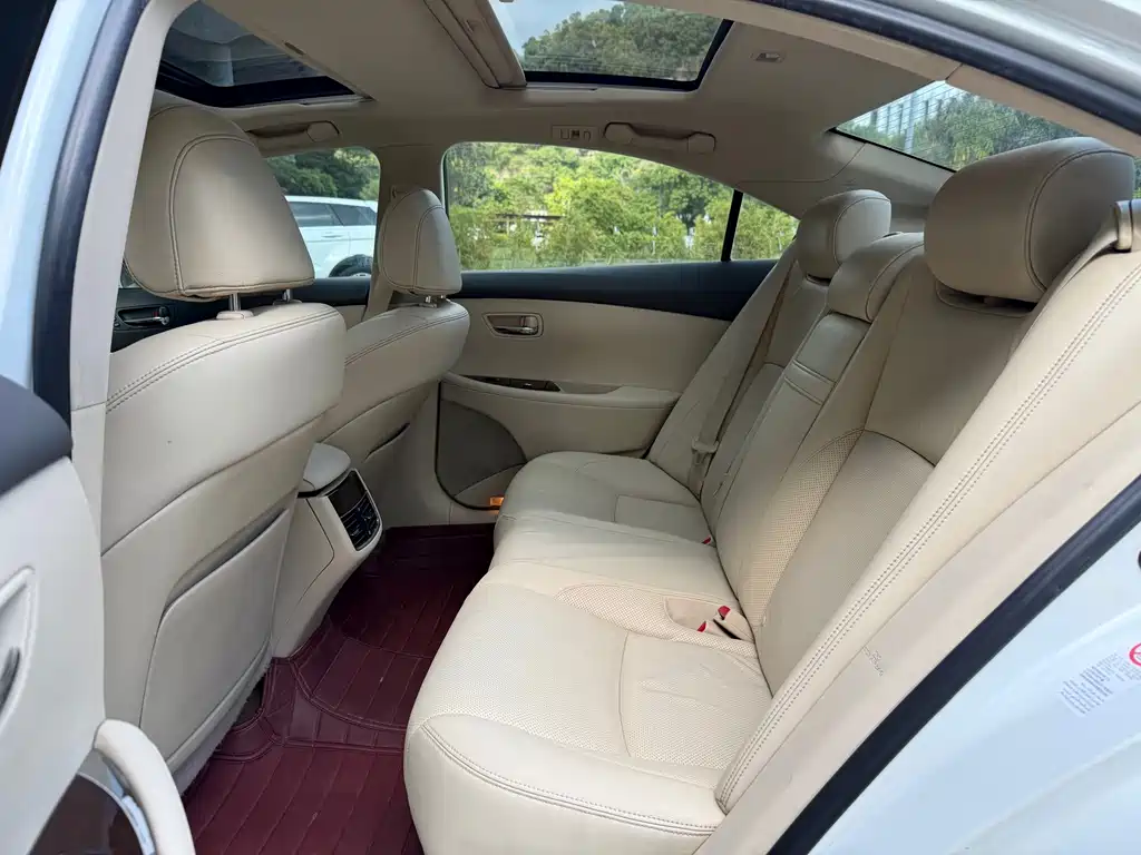 Lexus ES — миниатюра 8