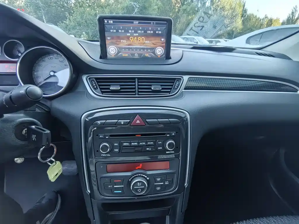 Peugeot 308 — миниатюра 11
