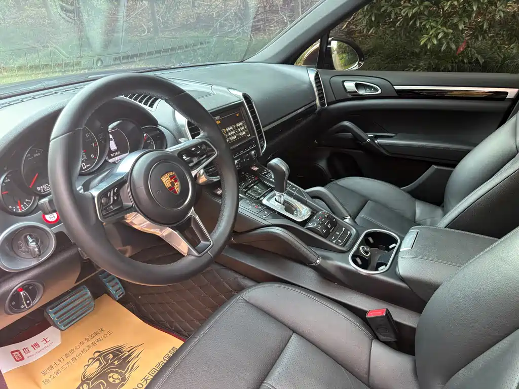 Porsche Cayenne — миниатюра 4