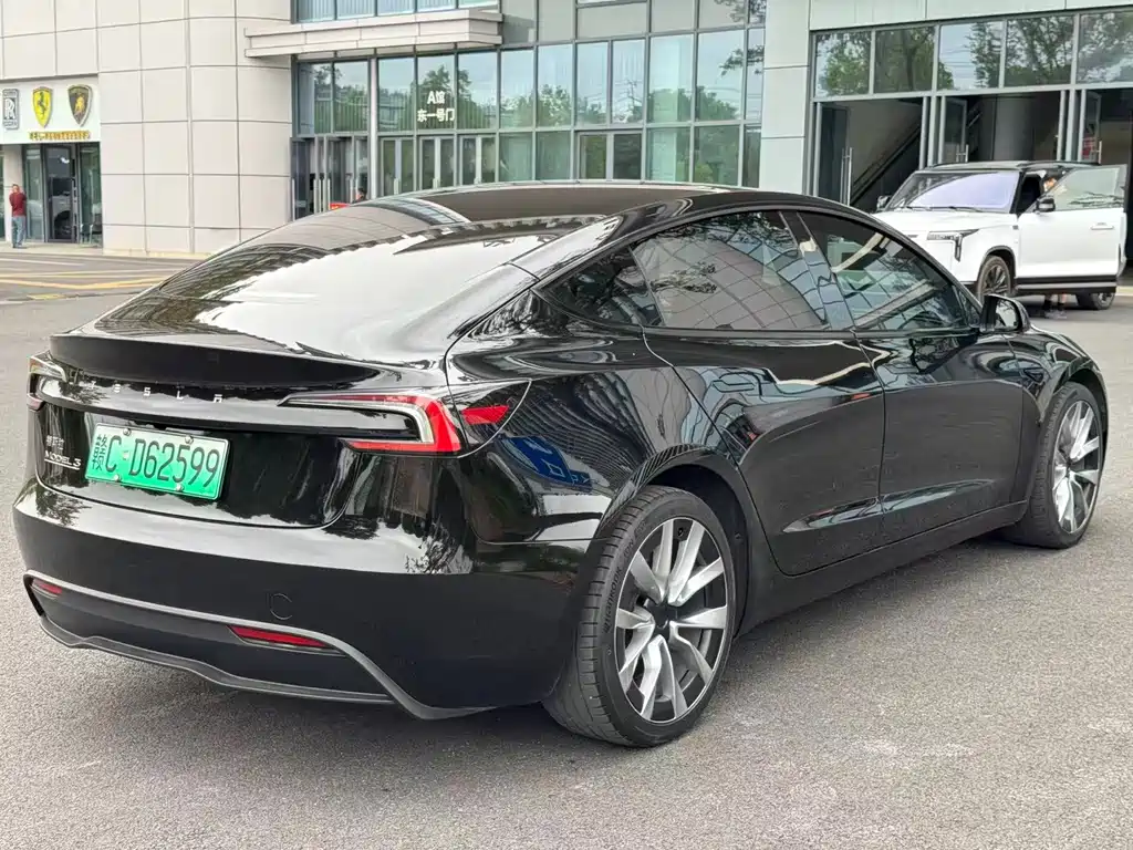 Tesla Model 3 — миниатюра 28