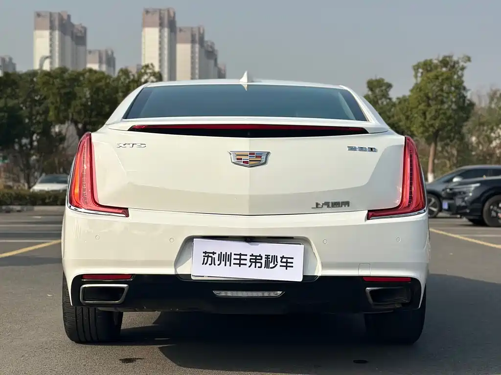 CADILLAC XTS