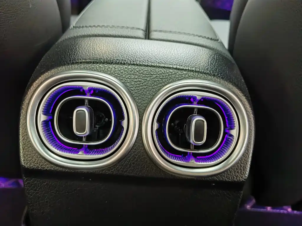 Mercedes-Benz C-Class — миниатюра 15