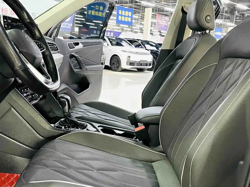 Volkswagen Tiguan L 2023 — фото 7