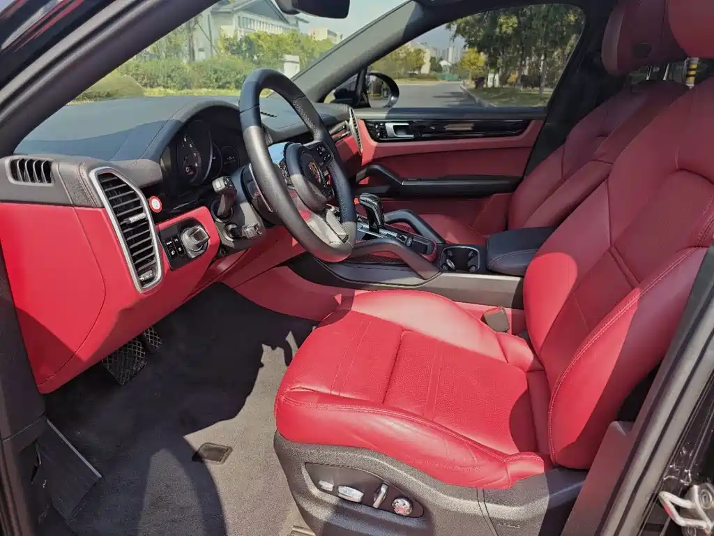 Porsche Cayenne — миниатюра 10