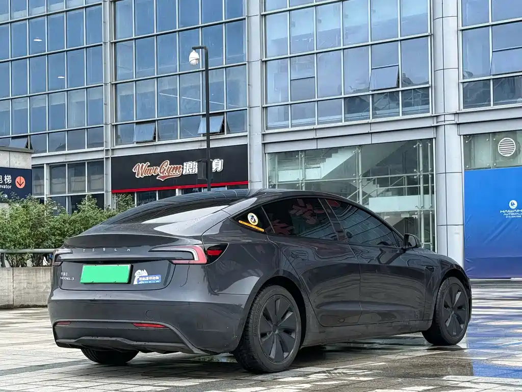Tesla Model 3 — миниатюра 6