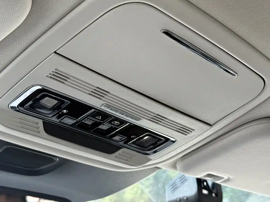 Lincoln Aviator — миниатюра 22