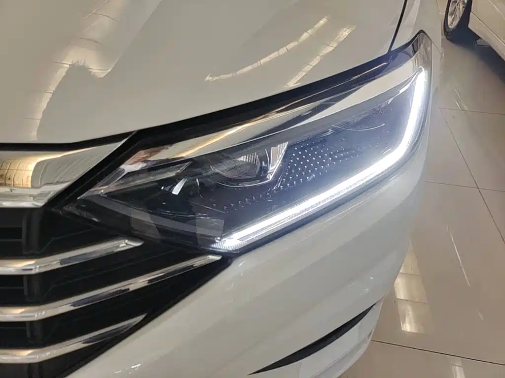 Volkswagen Sagitar — миниатюра 24