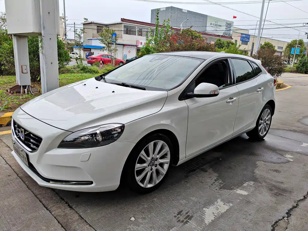 Volvo V40