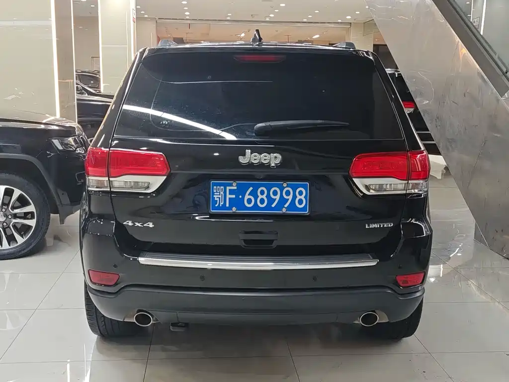 Jeep Grand Cherokee (Import) — миниатюра 17
