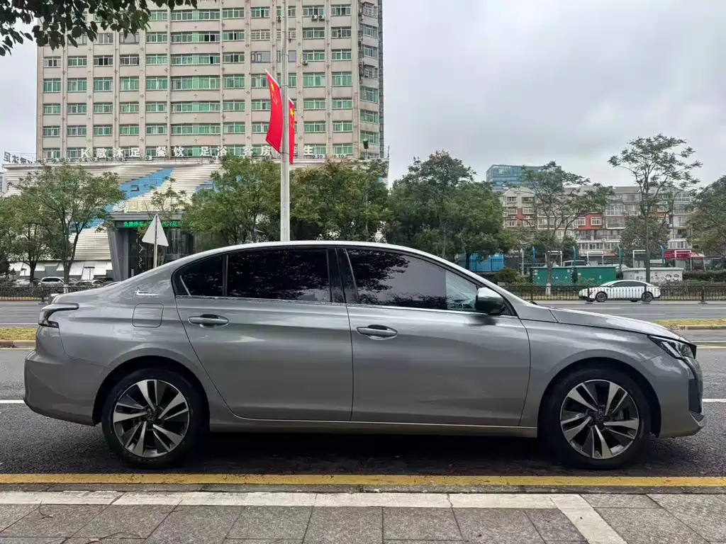Peugeot 408 — миниатюра 4