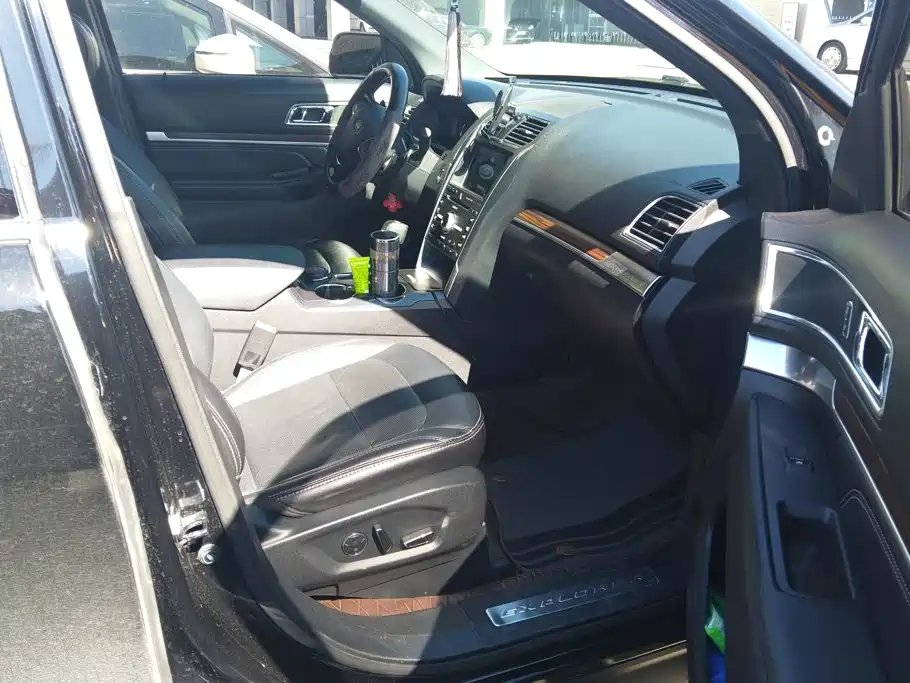 Ford Explorer (Import) — миниатюра 8