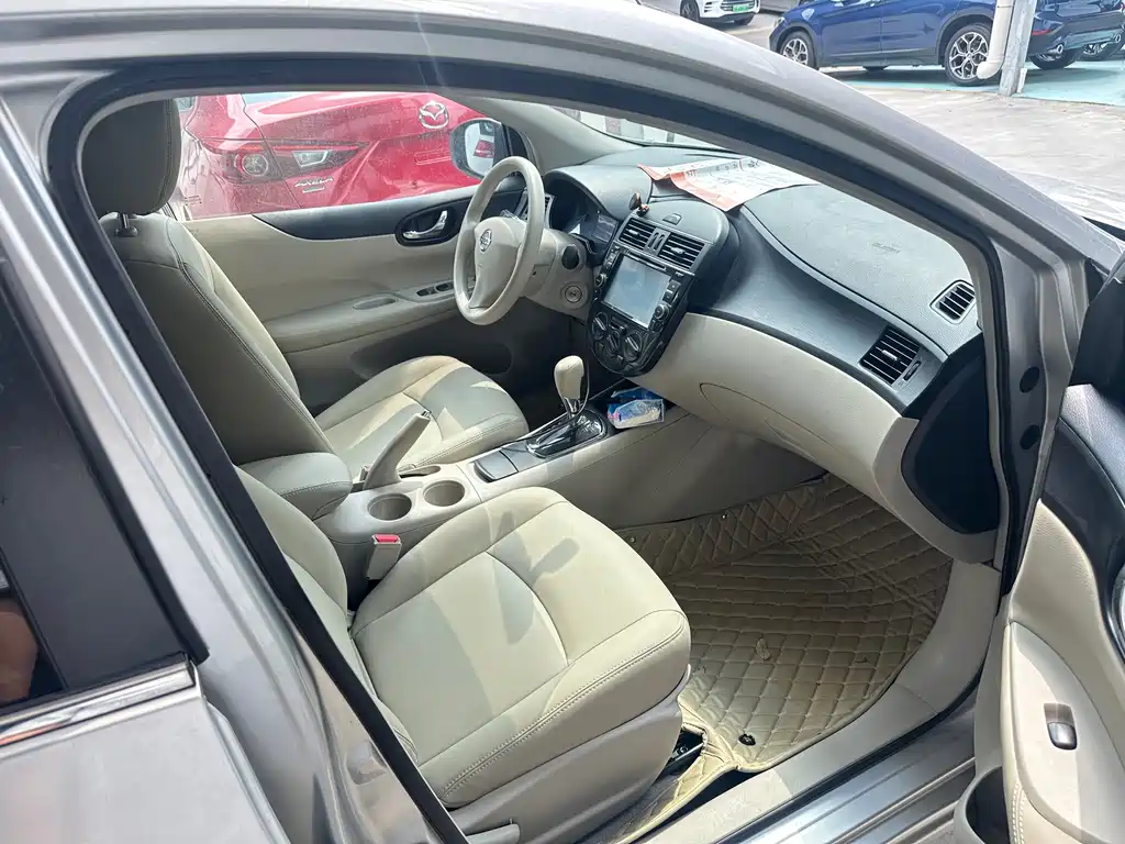 Nissan Tiida — миниатюра 7