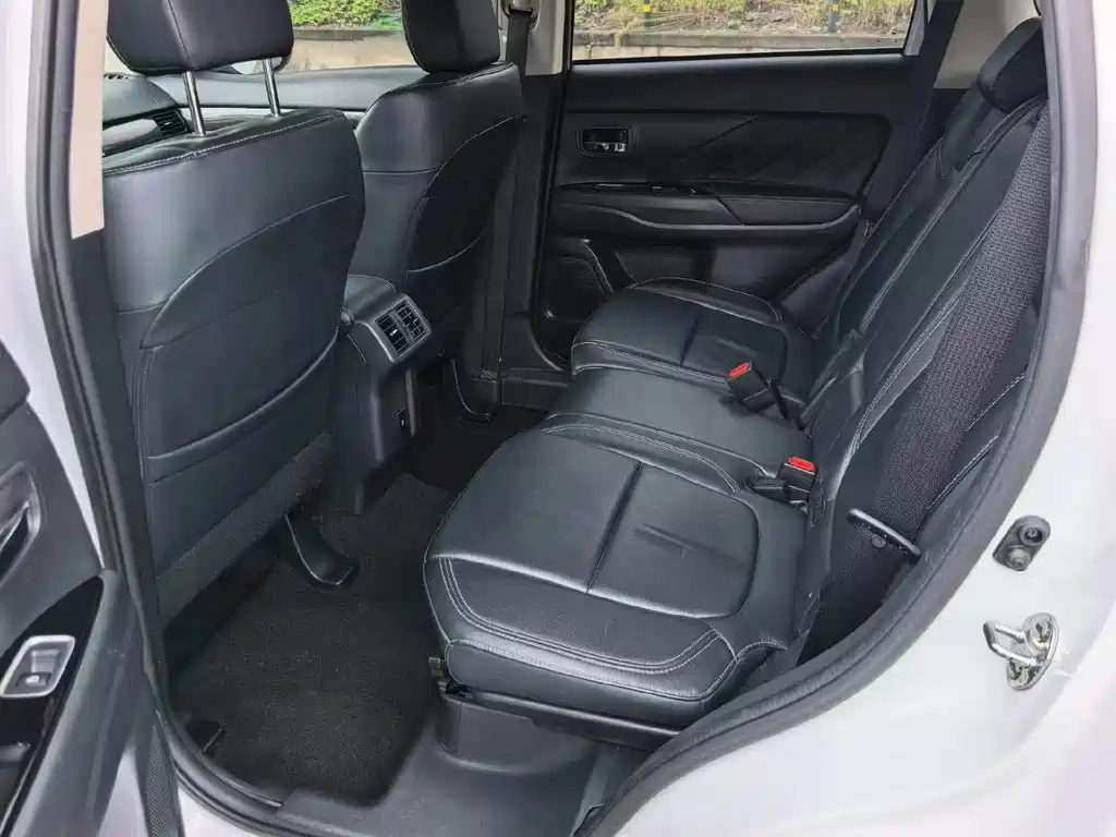 Mitsubishi Outlander — миниатюра 3