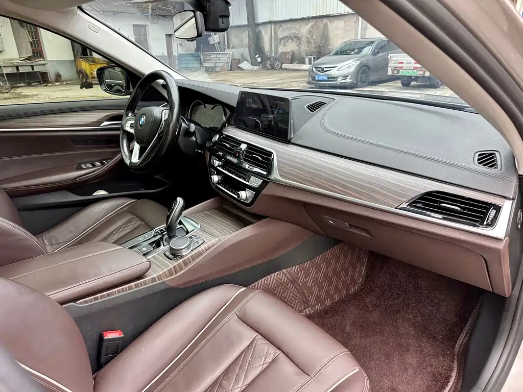 BMW 5 Series — миниатюра 6