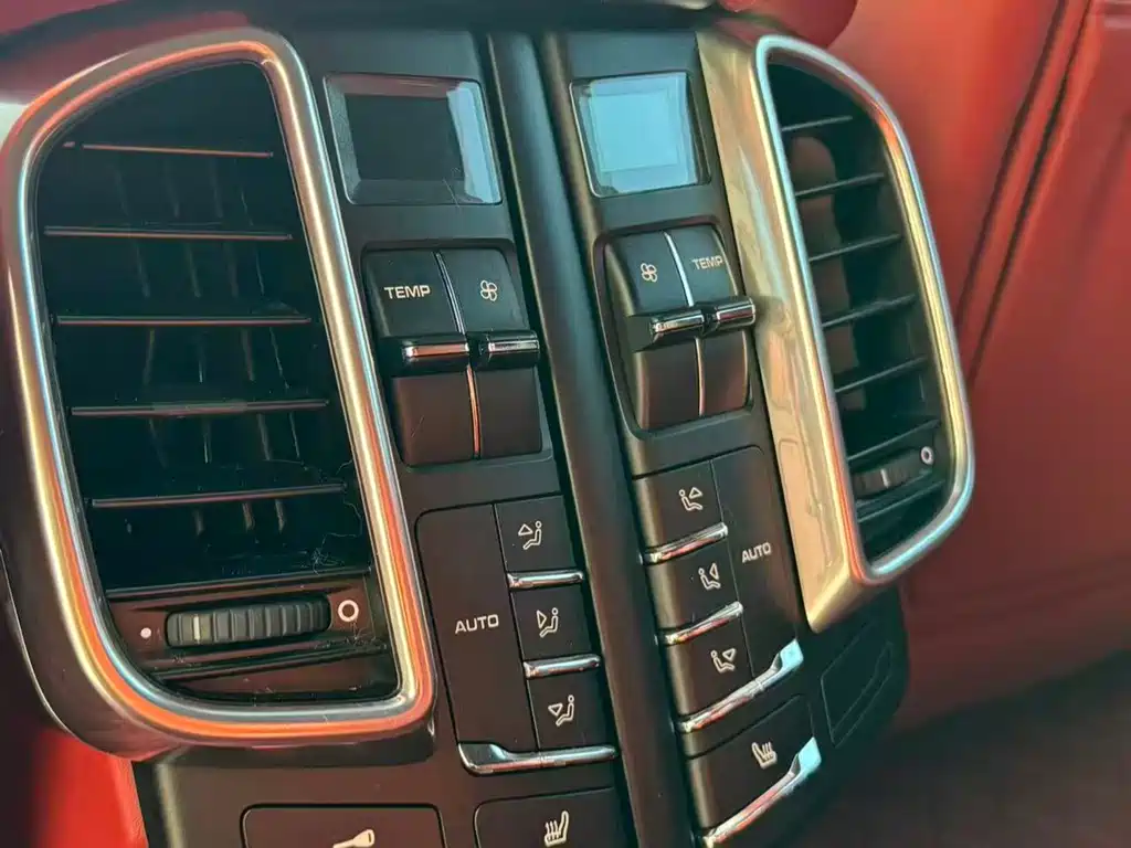 Porsche Cayenne — миниатюра 10