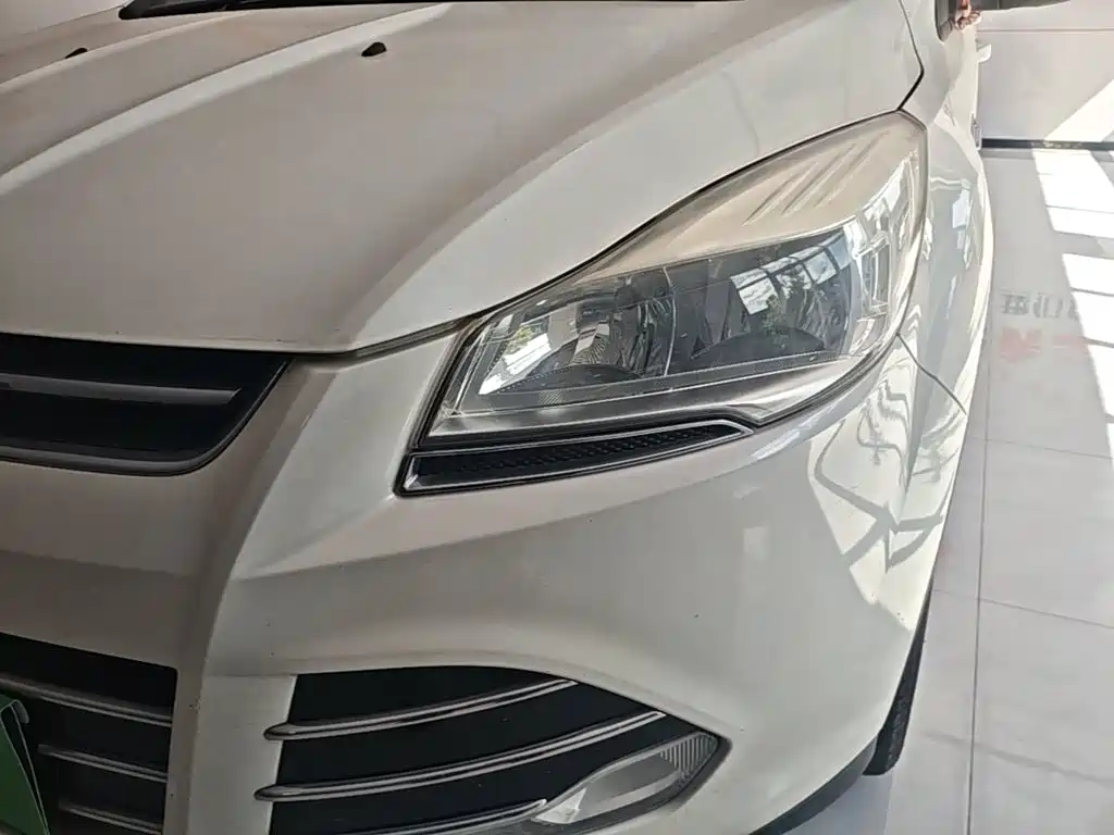 Ford Kuga — миниатюра 24