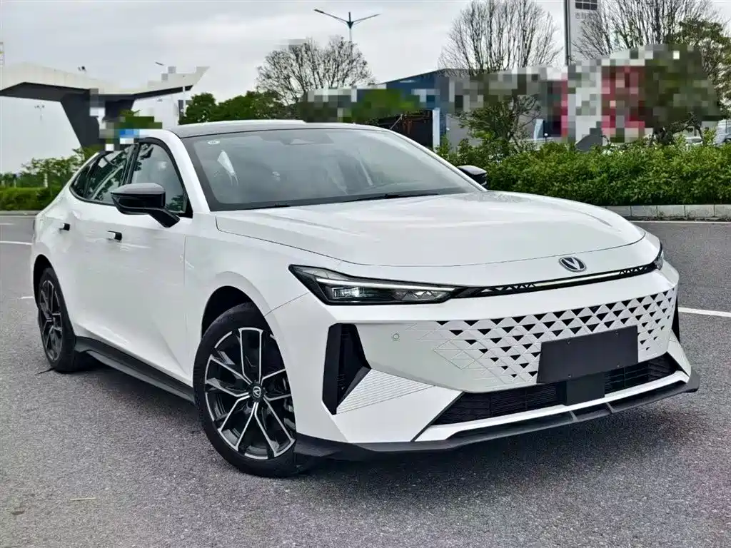 CHANGAN  UNI V SMART IDD