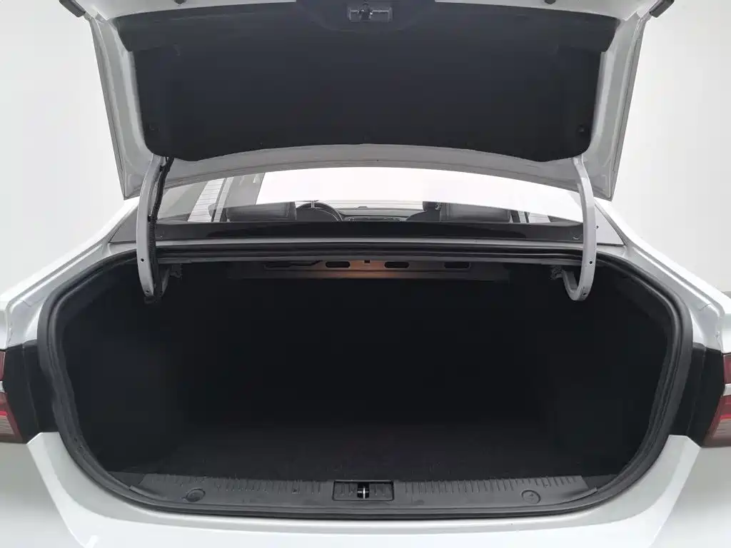 Roewe i6 Classic — миниатюра 16