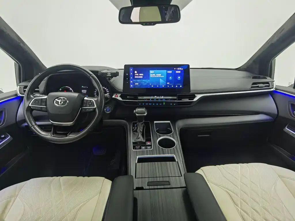 Toyota Sienna — миниатюра 5
