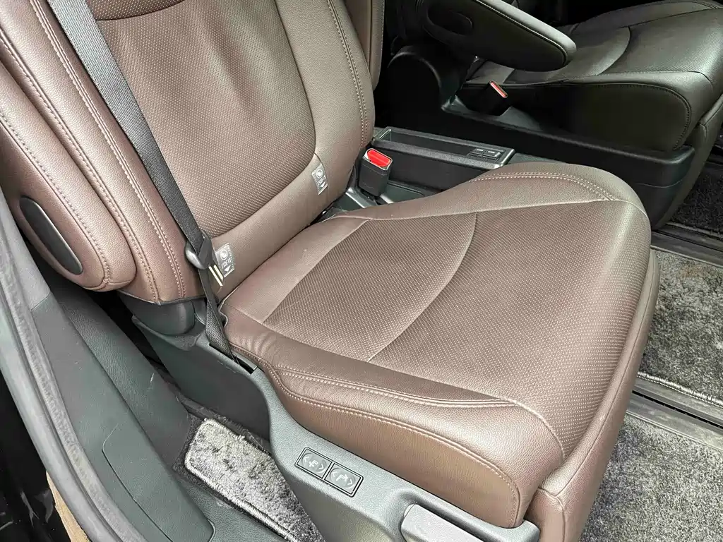 Toyota Sienna — миниатюра 17