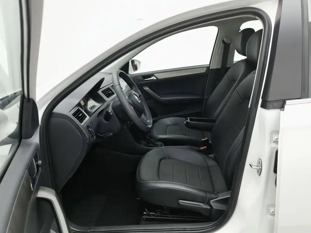 Skoda Rapid Spaceback — миниатюра 10