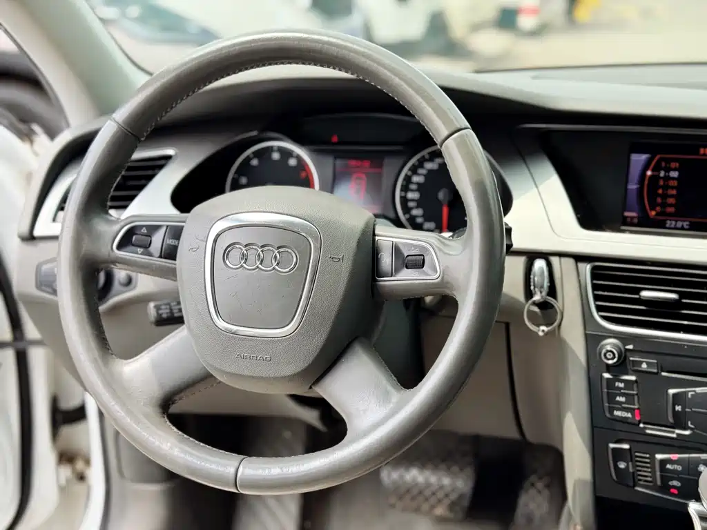 Audi A4L 2012 2.0 TFSI AT Comfort