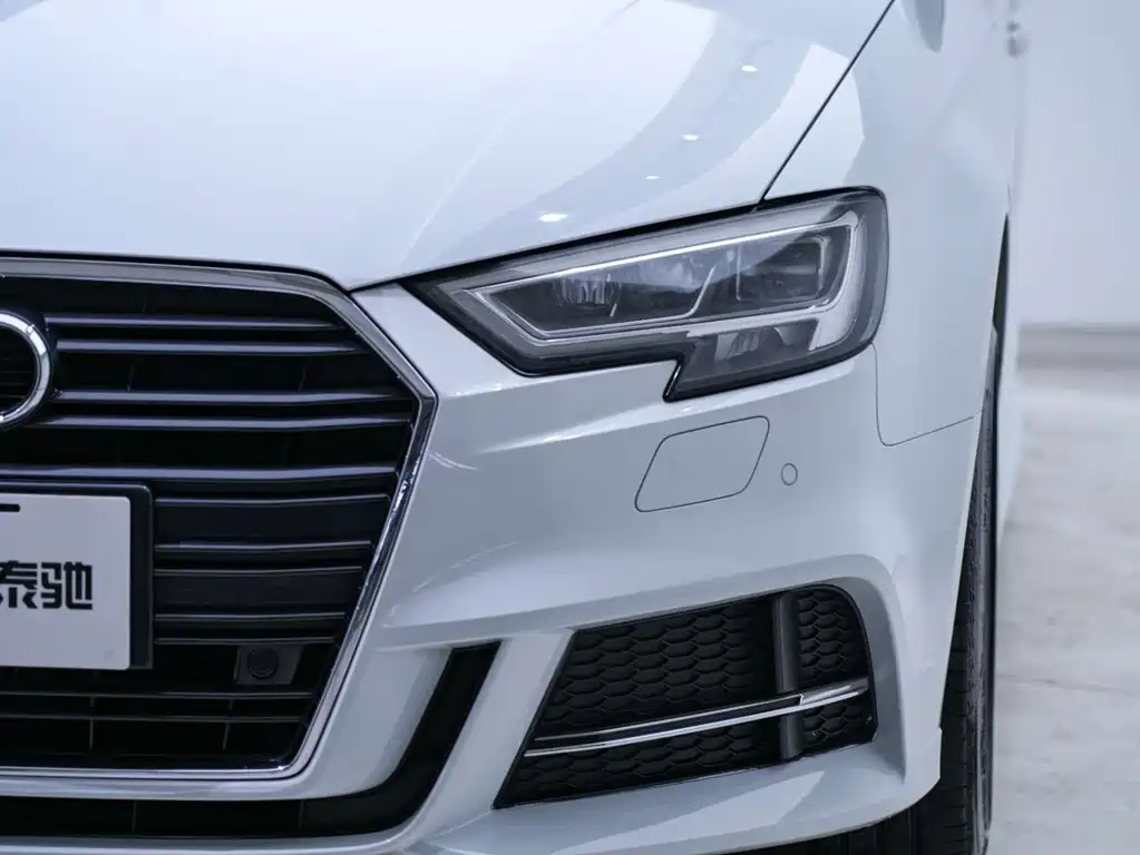 Audi A3 2019 Limousine 35 TFSI Fashion V