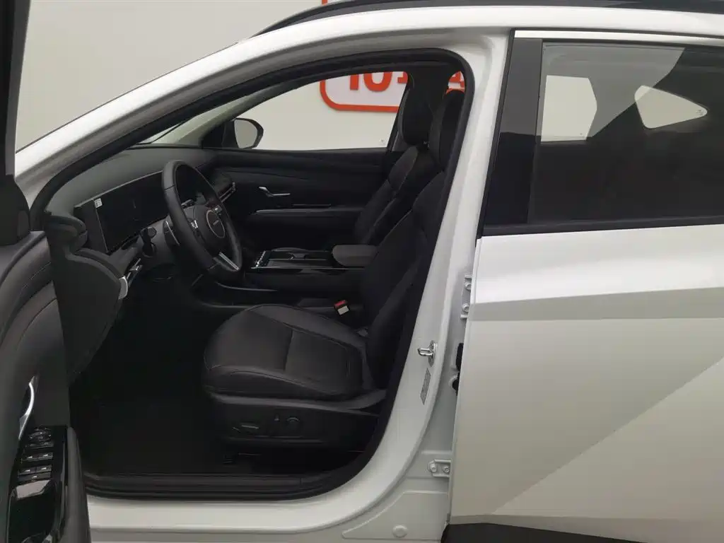 Hyundai Tucson 2025 L 1.5T Luxury