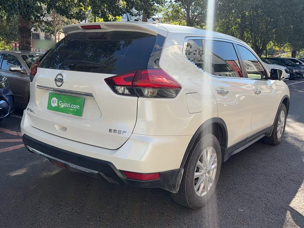 Nissan X-Trail 2.0 л 2021 г. Белый, пробег 37200 км
