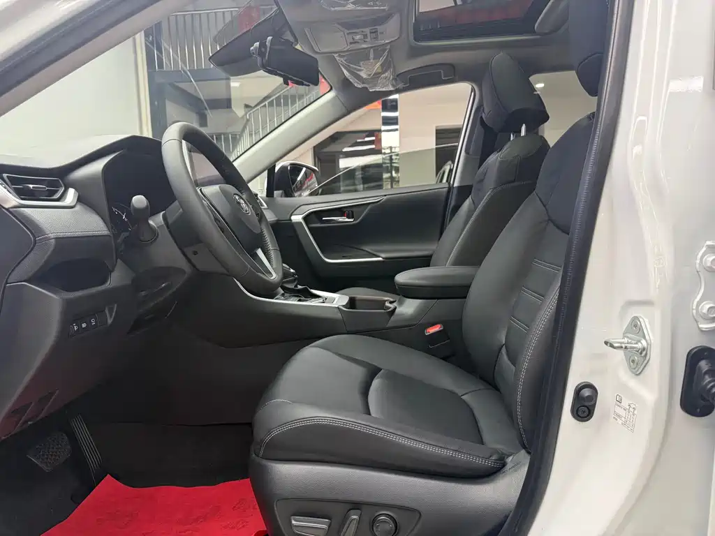 Toyota RAV4 — миниатюра 11
