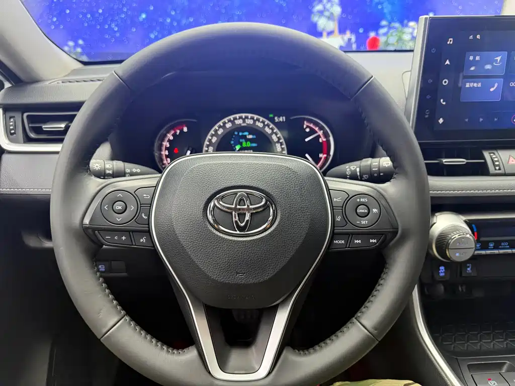 Toyota RAV4 — миниатюра 13
