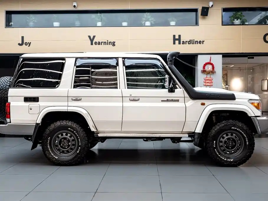 Toyota Land Cruiser LC76 2016 4.0L