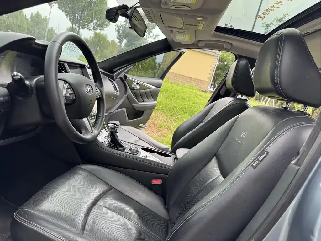 Infiniti Q50 2014 2.0T Comfort