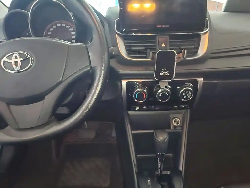 Toyota Yaris L — миниатюра 10