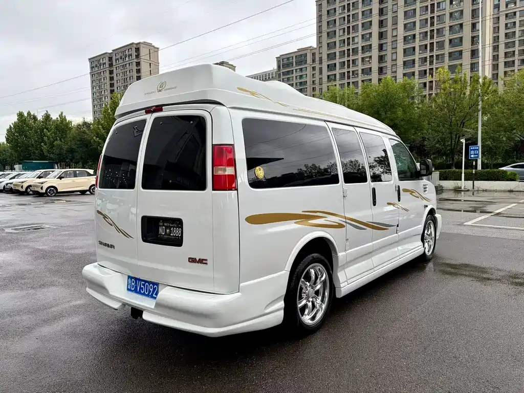 GMC Savana — миниатюра 4
