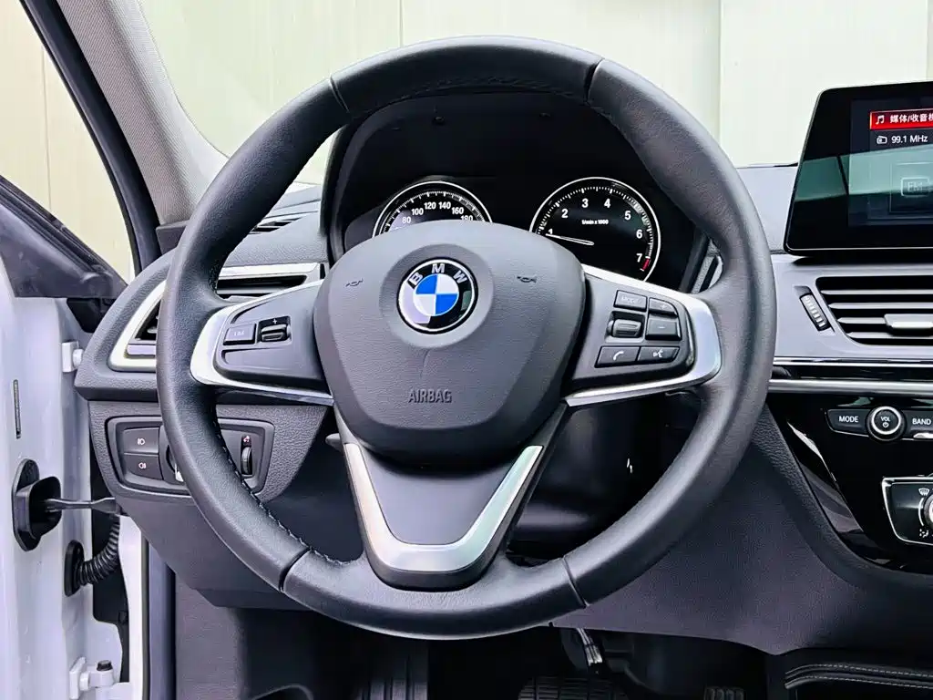 BMW 1 Series - фото 10