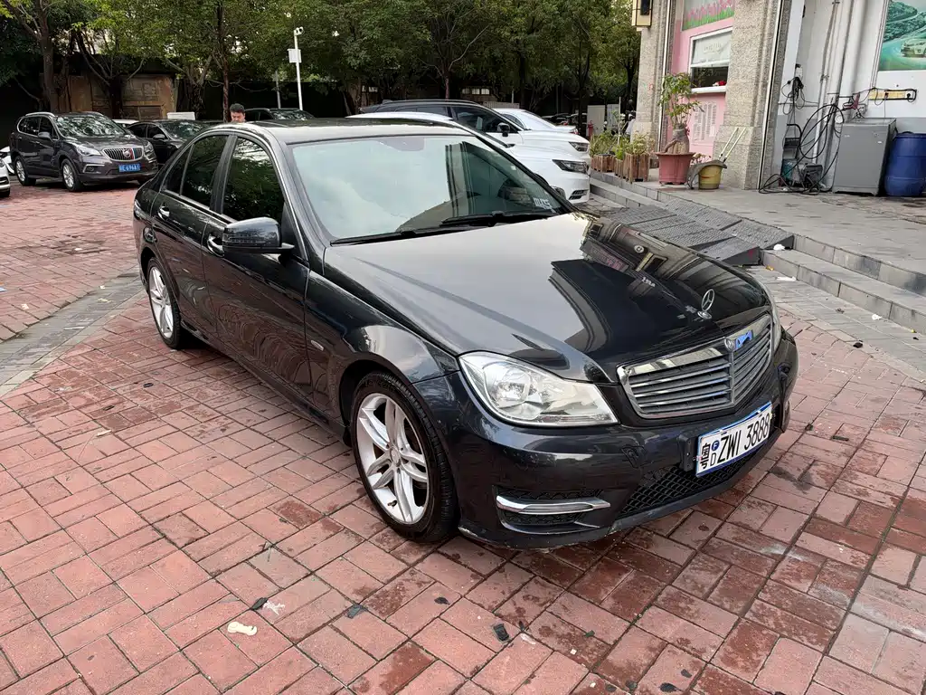 Mercedes-Benz C-Class — миниатюра 2