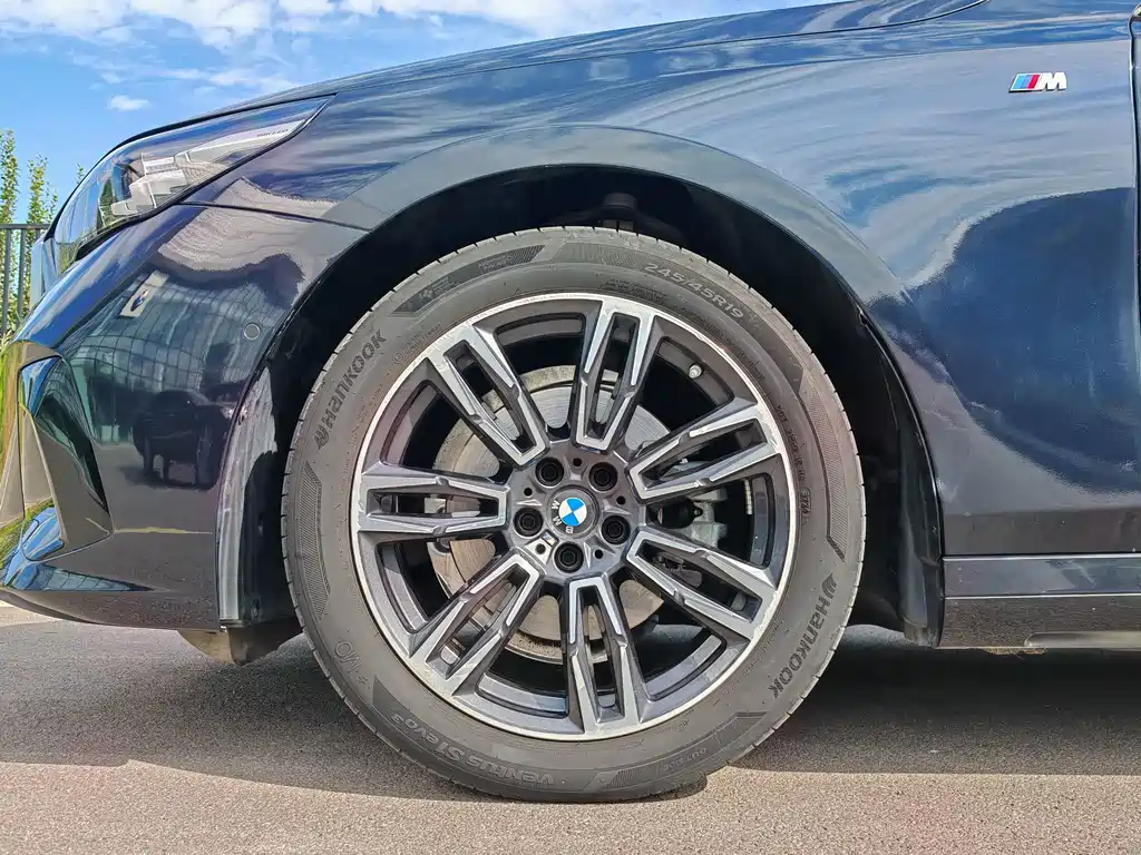 BMW 5 Series — миниатюра 6