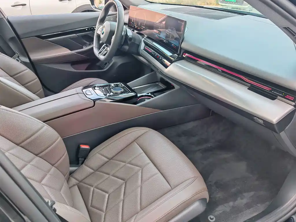 BMW 5 Series — миниатюра 16