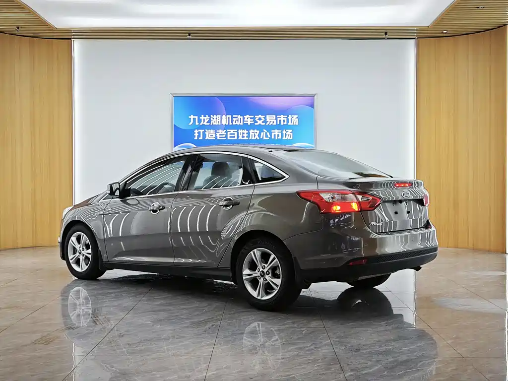 Ford Focus 2012 1.6L MT
