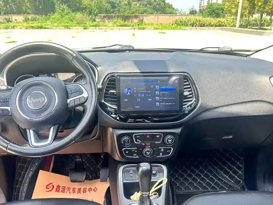 Jeep Compass — миниатюра 6