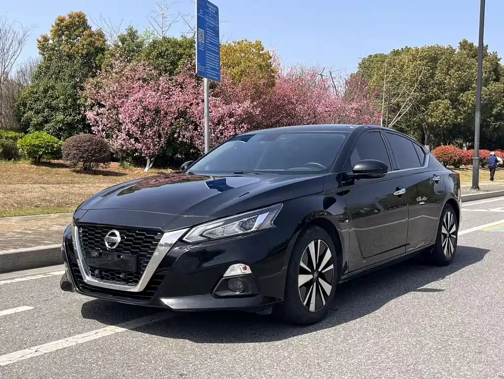 Купить Nissan Teana