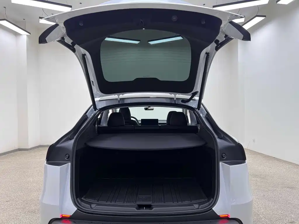 Tesla Model Y — фотографии объявления, Фото 30