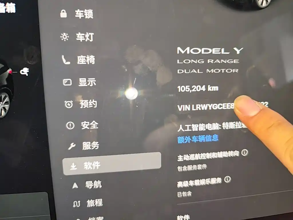 Tesla Model Y — миниатюра 12