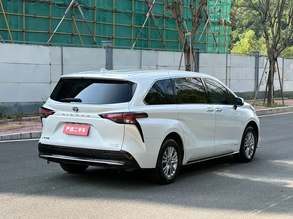 Toyota Sienna — миниатюра 7