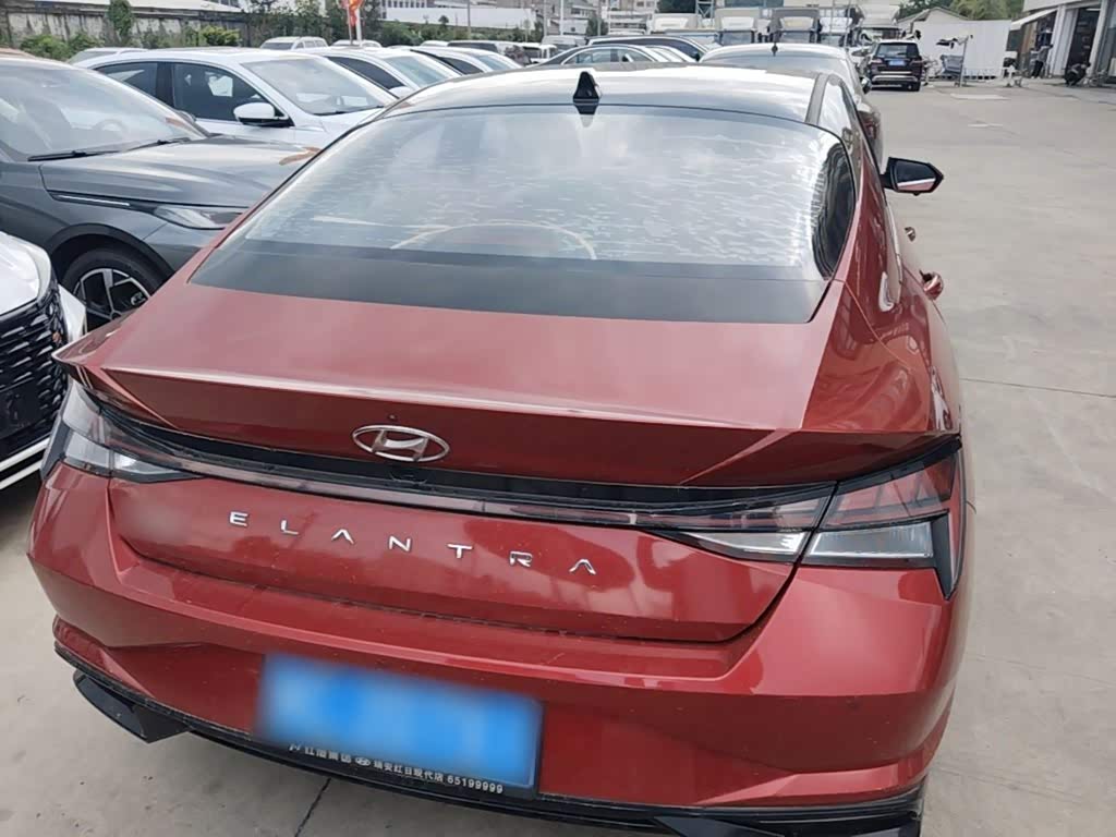 Hyundai Elantra 1.5 л 2022 г. красный/фиолетовый, пробег 38500 км