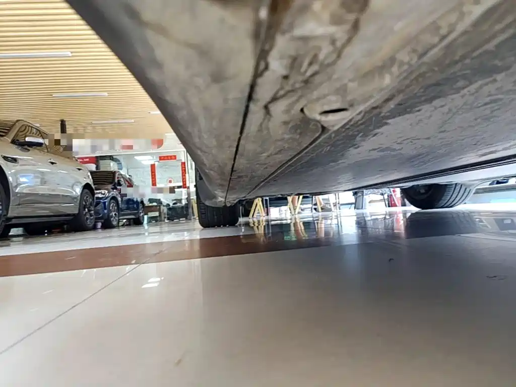 Tesla Model Y — миниатюра 21