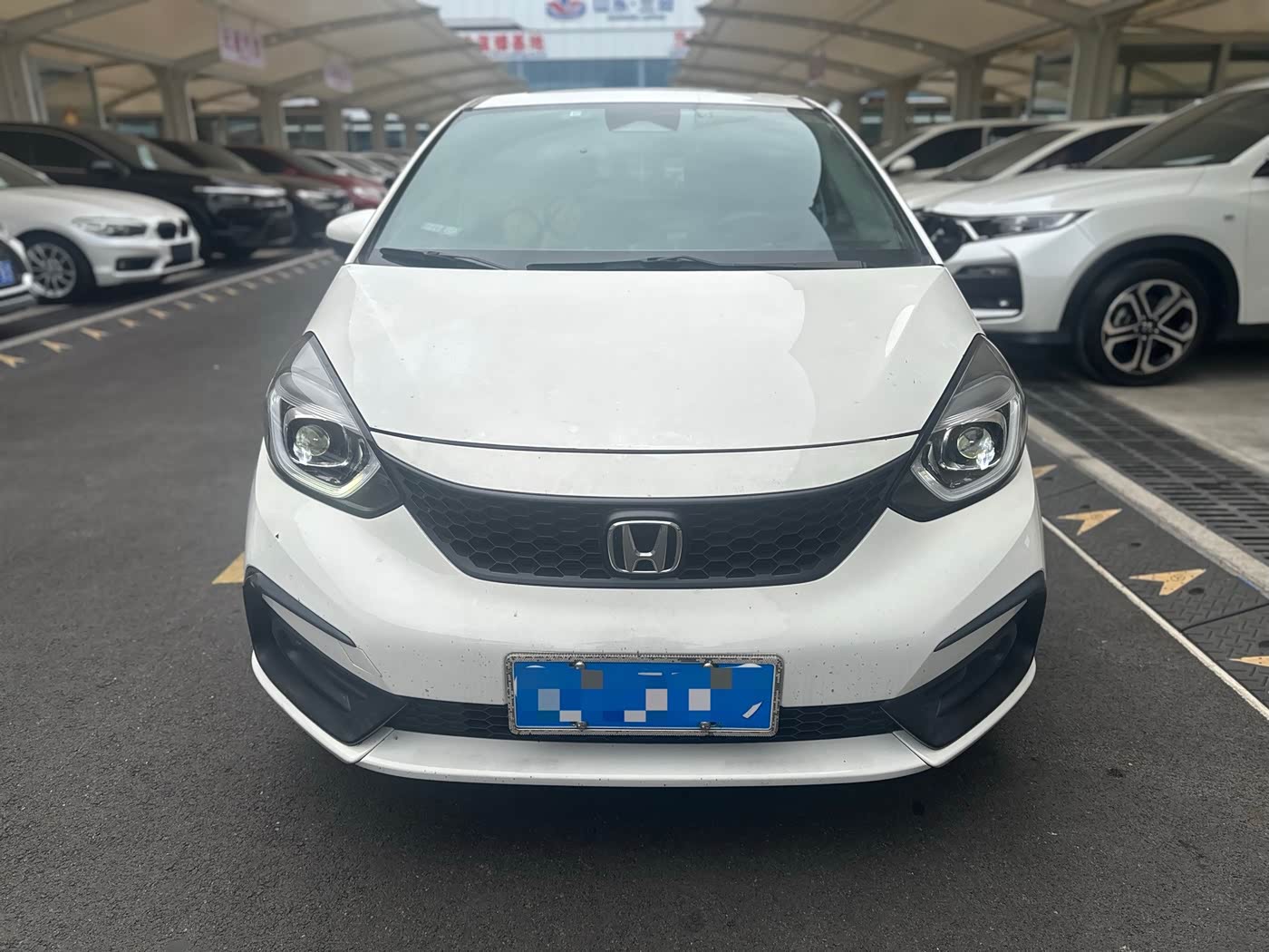 Honda Fit 1.5 л 2021 г. Белый, пробег 38000 км