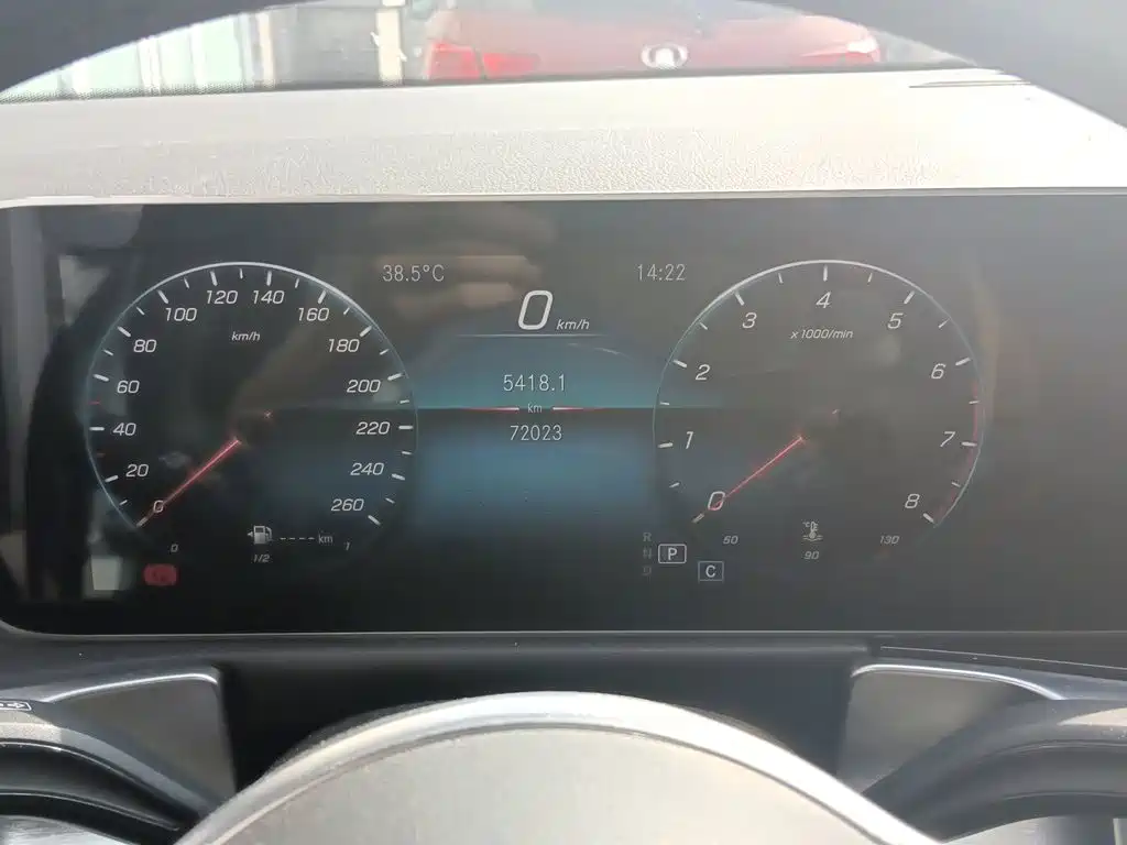 Mercedes-Benz GLB — миниатюра 12