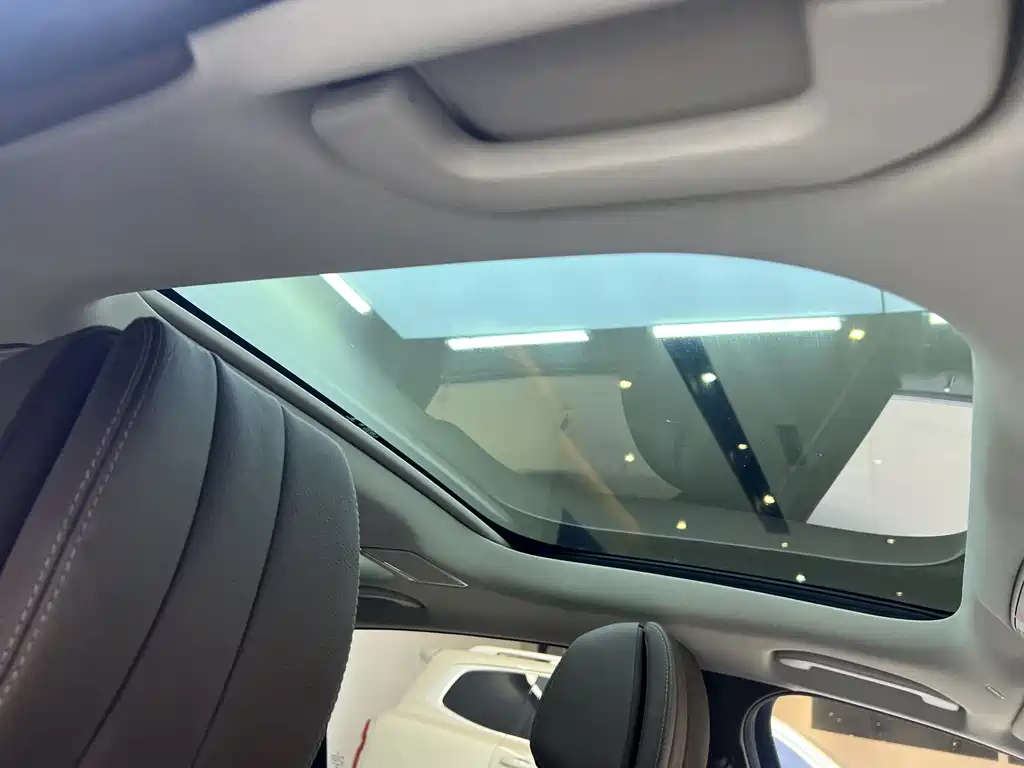 Mercedes-Benz E-Class — миниатюра 20